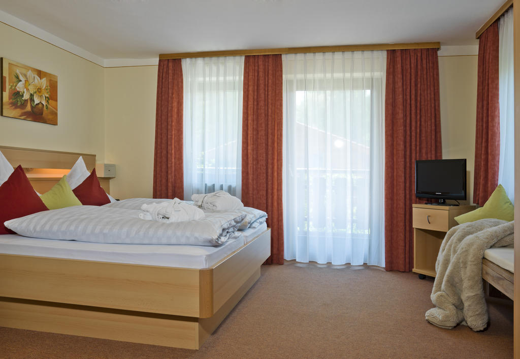 Hotel Garni Vier Jahreszeiten บาดฟึสซิง ห้อง รูปภาพ