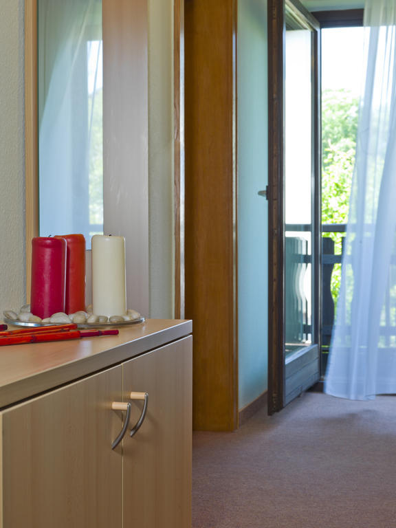 Hotel Garni Vier Jahreszeiten บาดฟึสซิง ห้อง รูปภาพ
