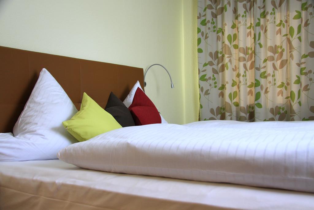 Hotel Garni Vier Jahreszeiten บาดฟึสซิง ภายนอก รูปภาพ