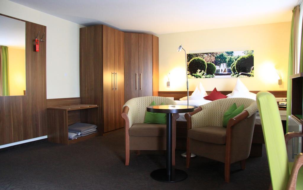 Hotel Garni Vier Jahreszeiten บาดฟึสซิง ภายนอก รูปภาพ