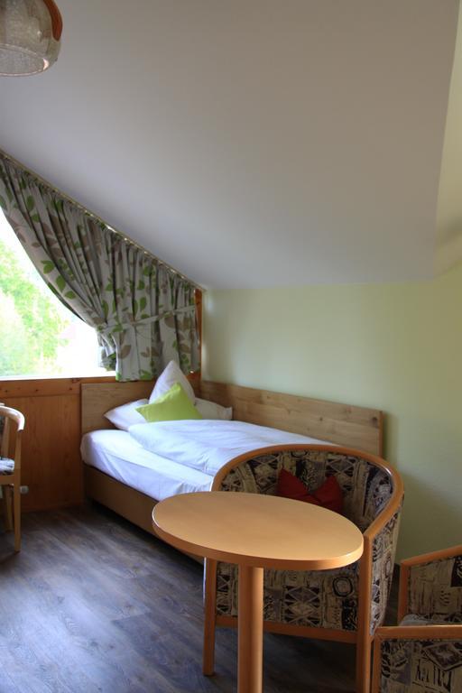 Hotel Garni Vier Jahreszeiten บาดฟึสซิง ภายนอก รูปภาพ